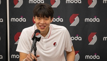 苏群：多家当地媒体认为杨瀚森让开拓者升值 甚至有说升值了10亿