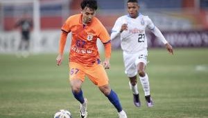 鲁媒：瓦科已提前抵达北京等待队友 吴兴涵有望重回首发