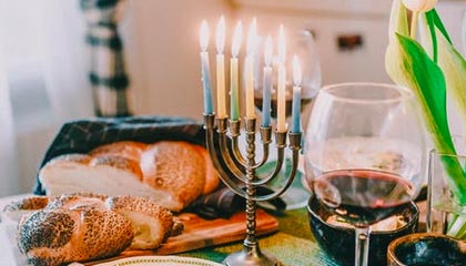 姚明回忆新秀赛季火箭往事：是什么让老猫抱头向老队友道歉？